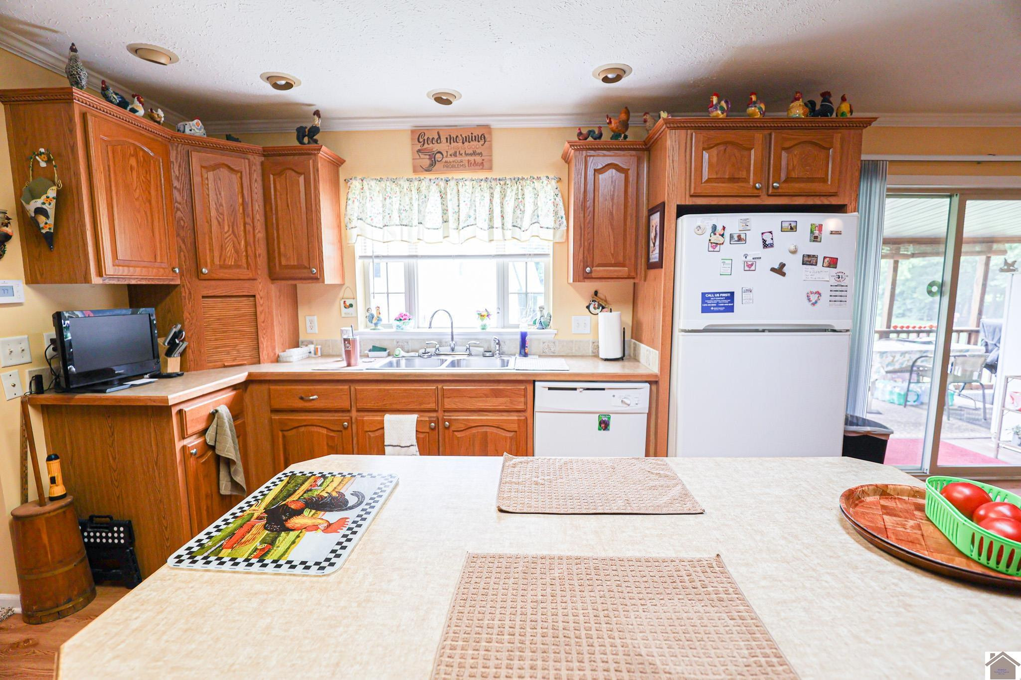 5011 Old Mayfield Road Paducah, KY 42003 - Photo 22 of 35 Kitchen