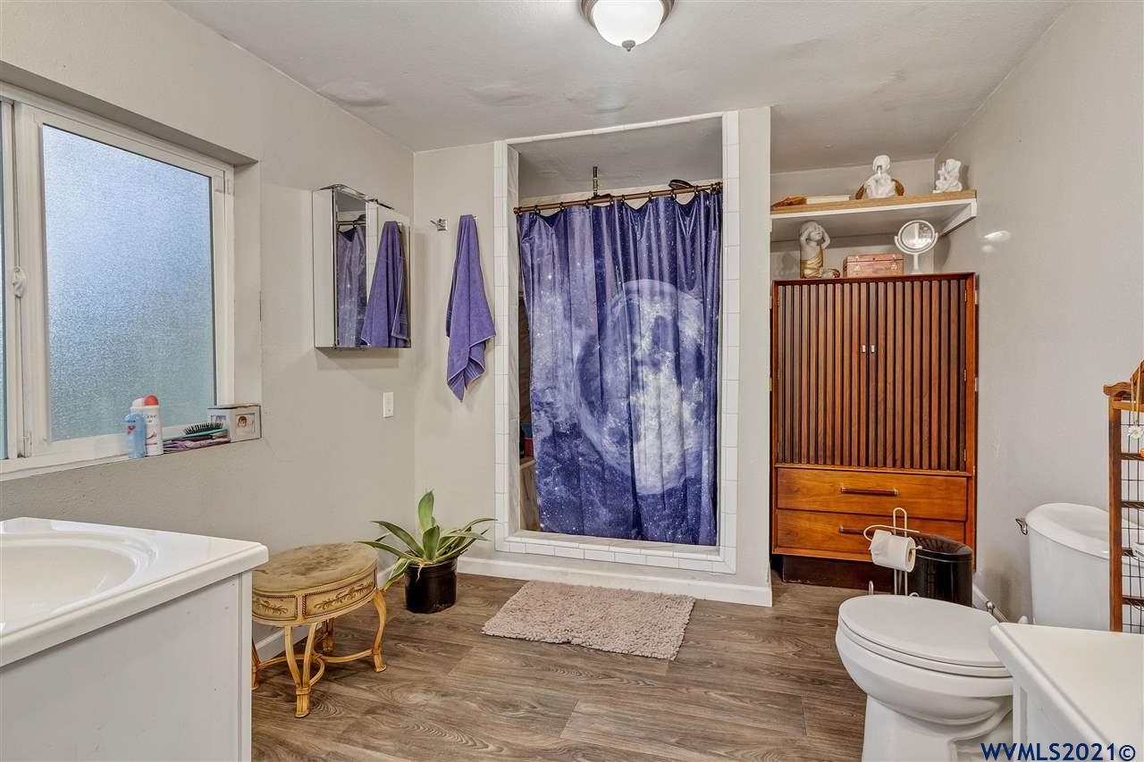 2560 Wallace Road Northwest Salem, OR 97304 - Photo 21 of 35 Gallery Image 21
