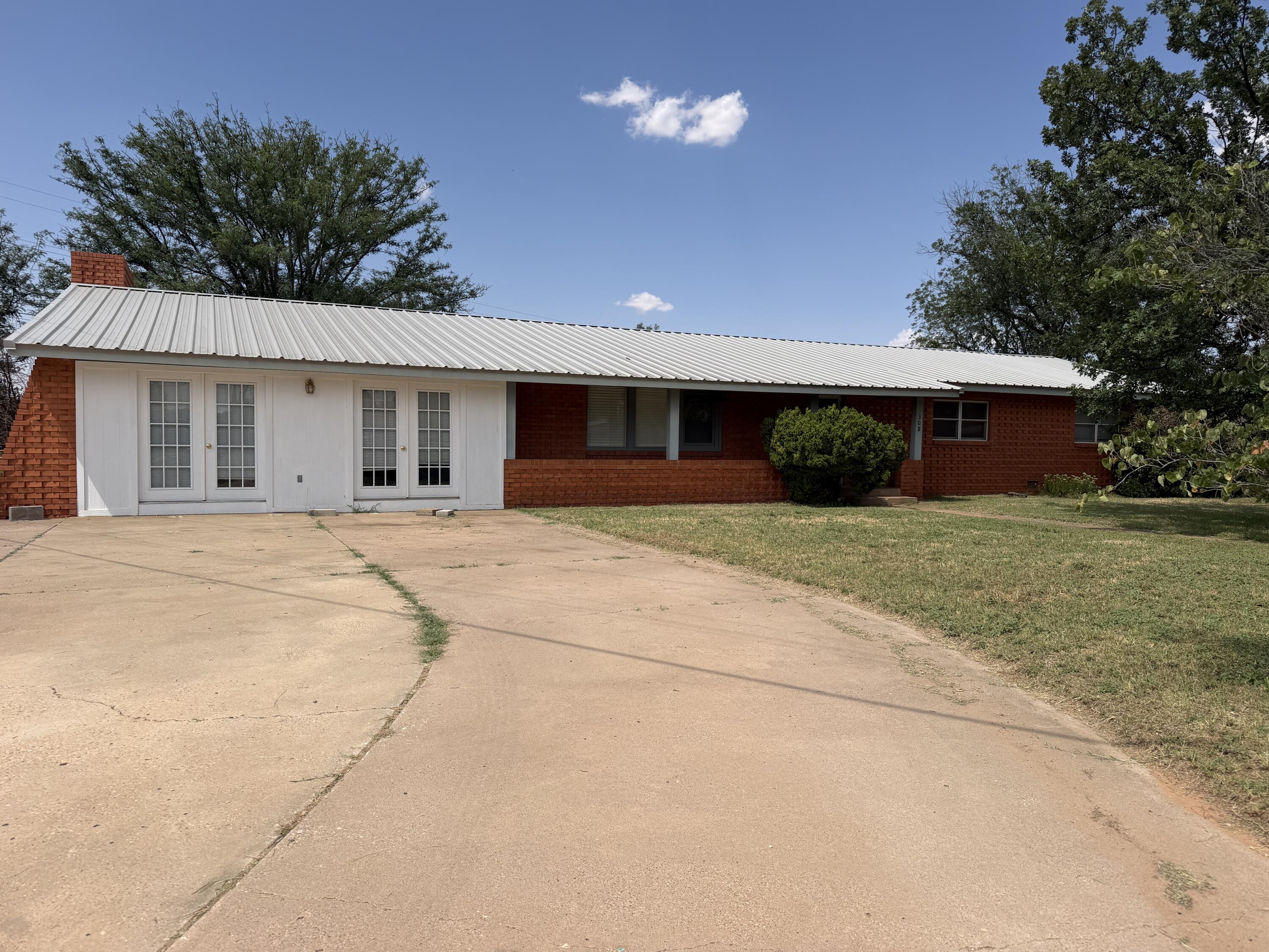 308 North 20th Street Lamesa, TX 79331 - Photo 1 of 42 IMG_6153