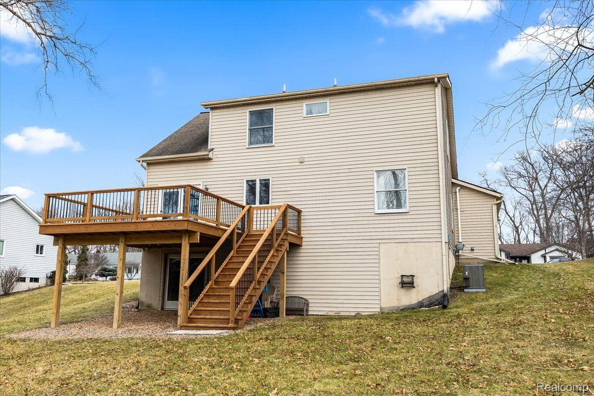 547 Glenwyth Road Brighton, MI 48116 - Photo 30 of 42 Deck w/ easy access to backyard.