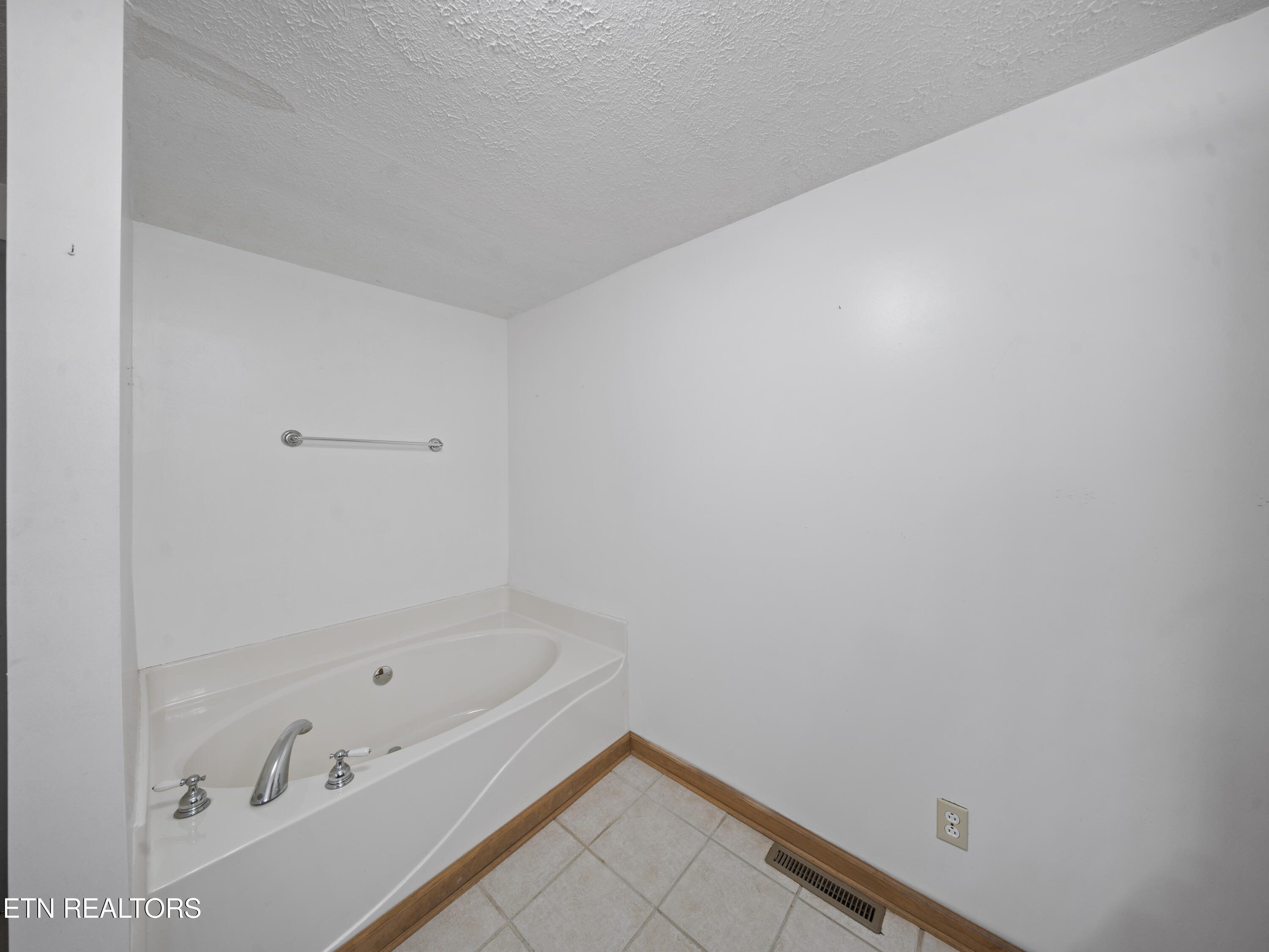 196 Ellis Road Kingston, TN 37763 - Photo 21 of 54 Ellis Rd_0020