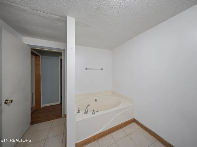 $525,000 | 196 Ellis Road, Kingston, TN 37763