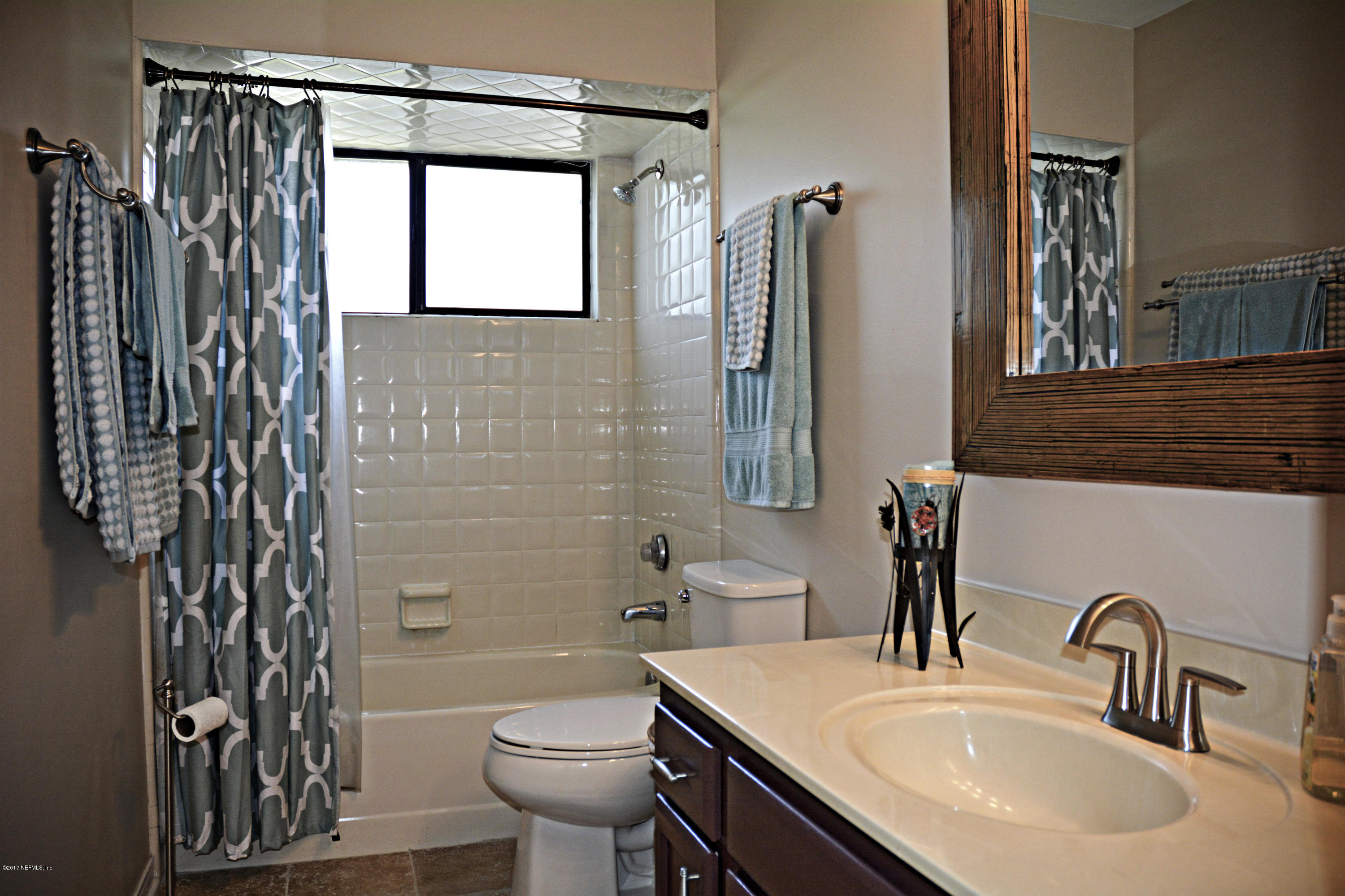 8333 Hamden Road West Jacksonville, FL 32244 - Photo 30 of 37 Hall bathroom