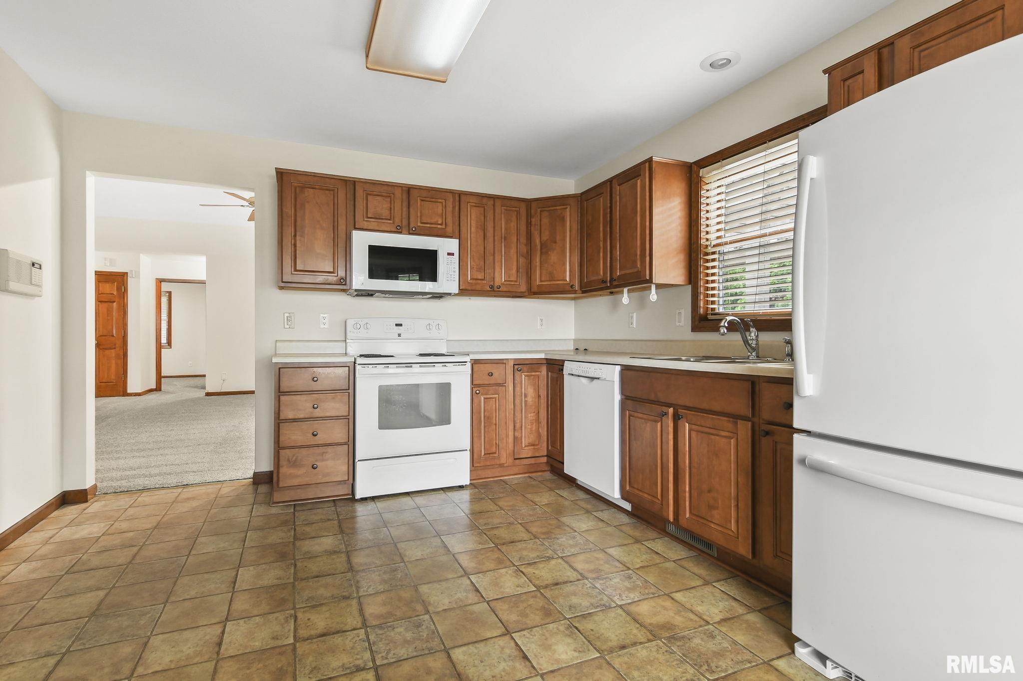 2702 Johnstone Road Springfield, IL 62711 - Photo 12 of 32