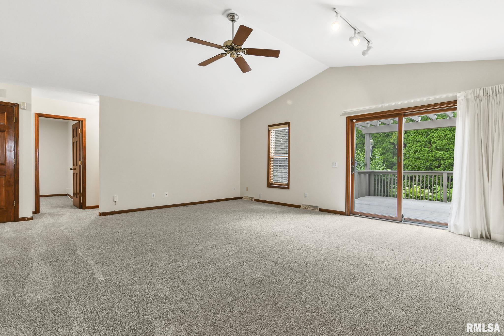 2702 Johnstone Road Springfield, IL 62711 - Photo 5 of 32