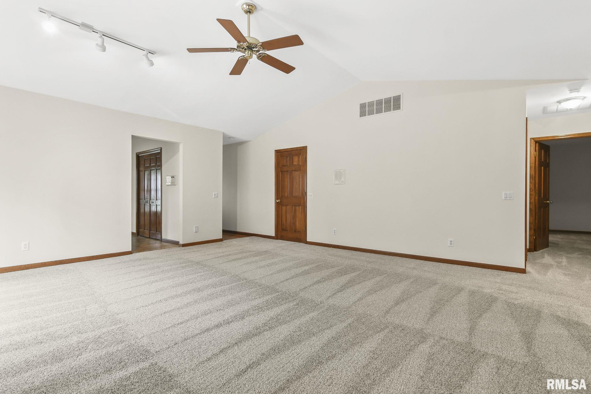 2702 Johnstone Road Springfield, IL 62711 - Photo 9 of 32