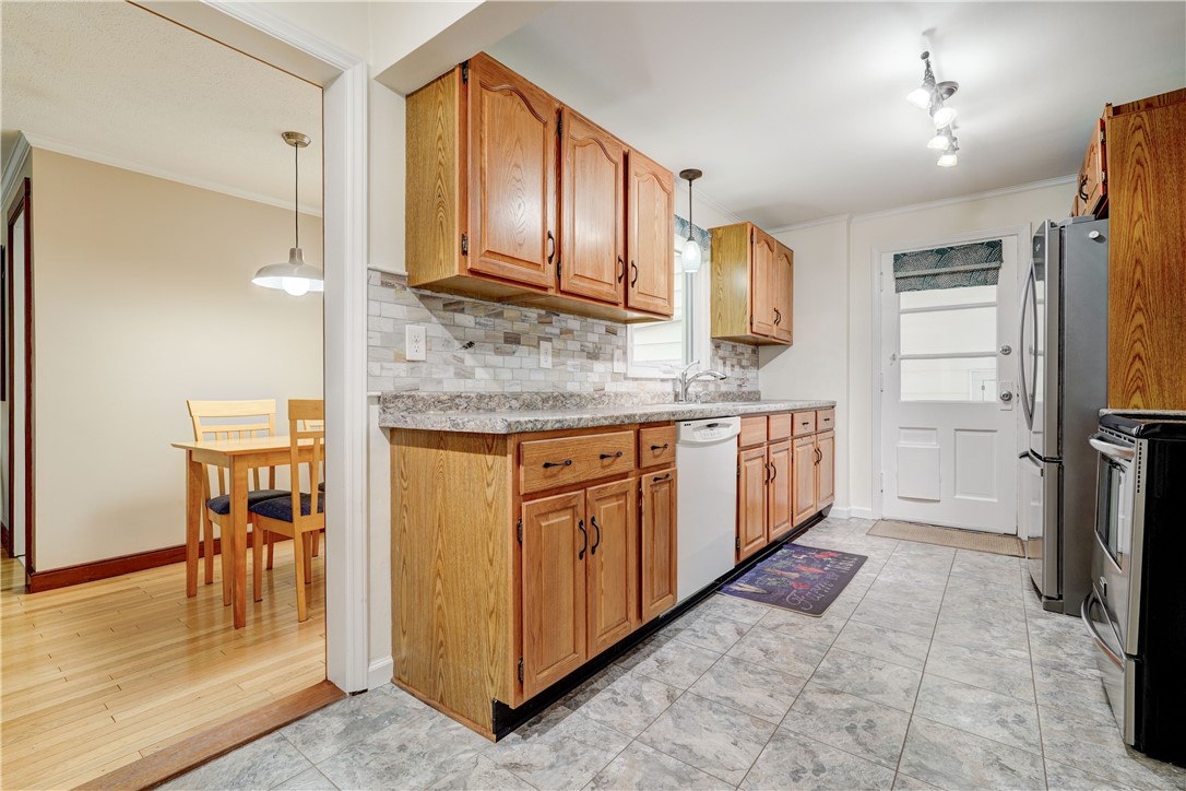 248 Wyndham Road Irondequoit, NY 14609 - Photo 12 of 32