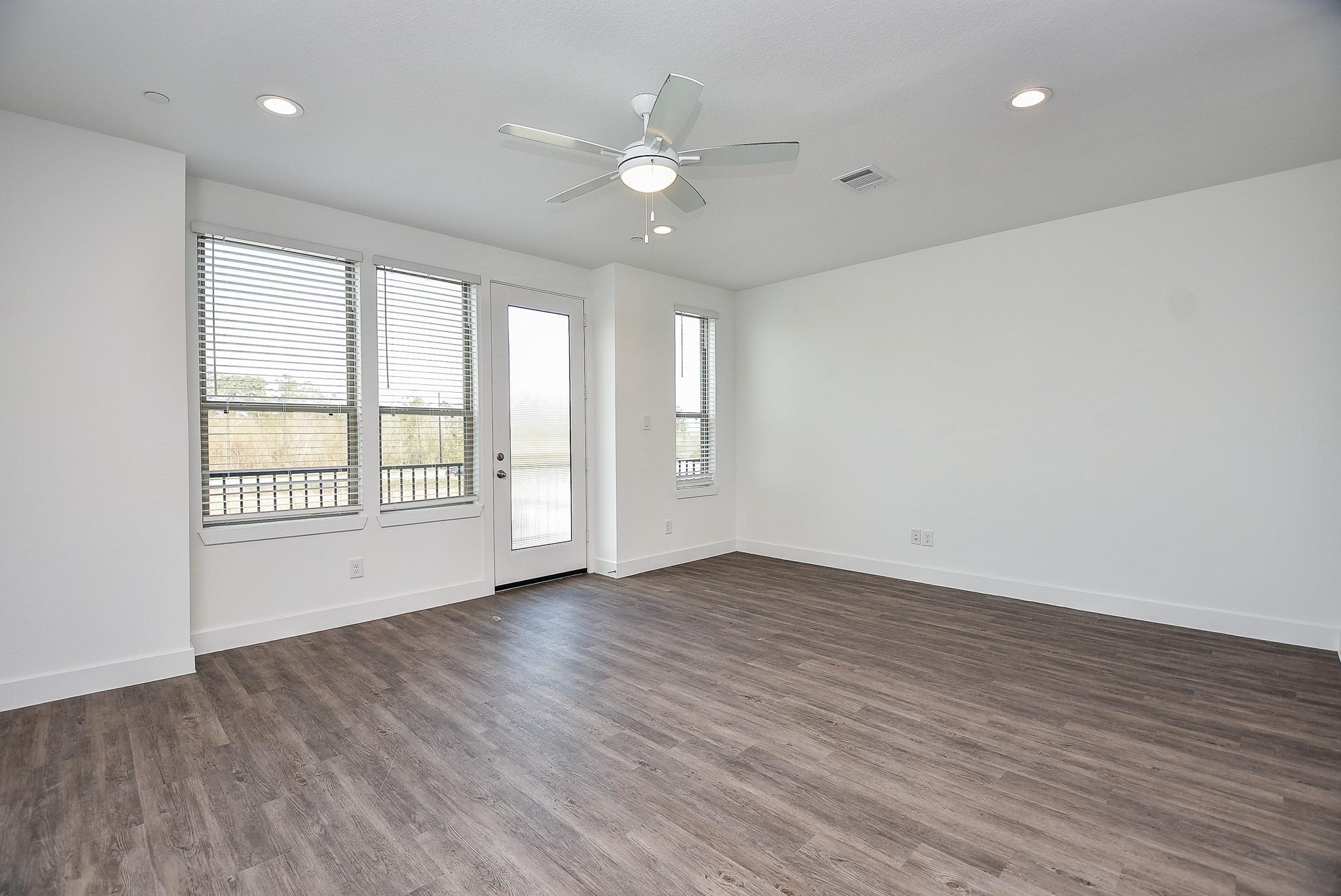 18708 Centro Main Street Conroe, TX 77385 - Photo 8 of 33