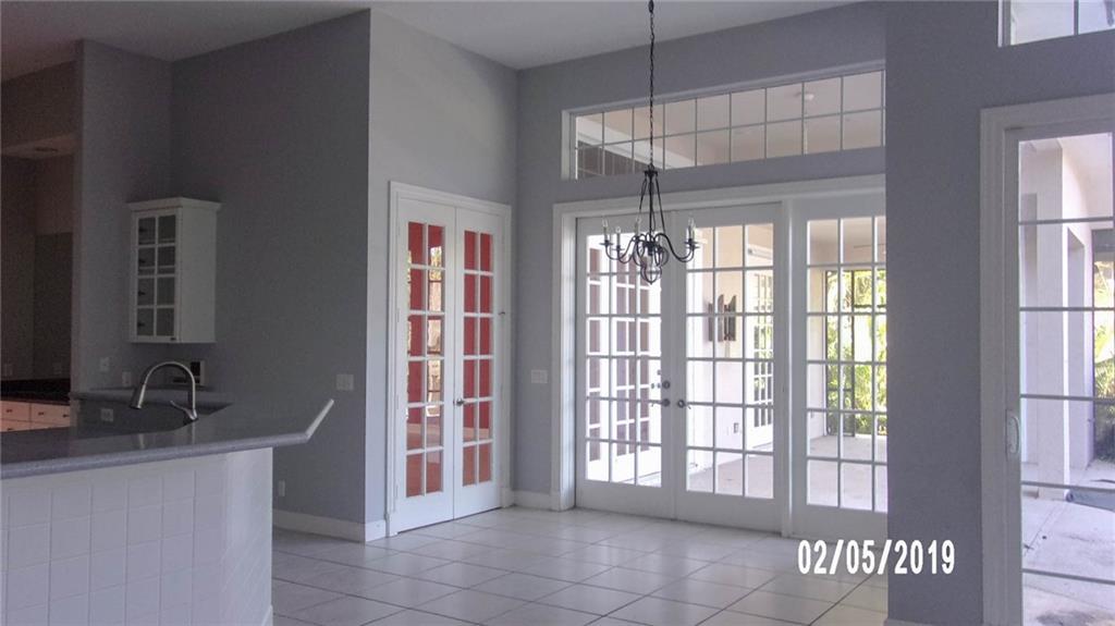 18217 Southeast Ridgeview Drive Jupiter, FL 33469 - Photo 8 of 18 a view of an entryway with a kitchen