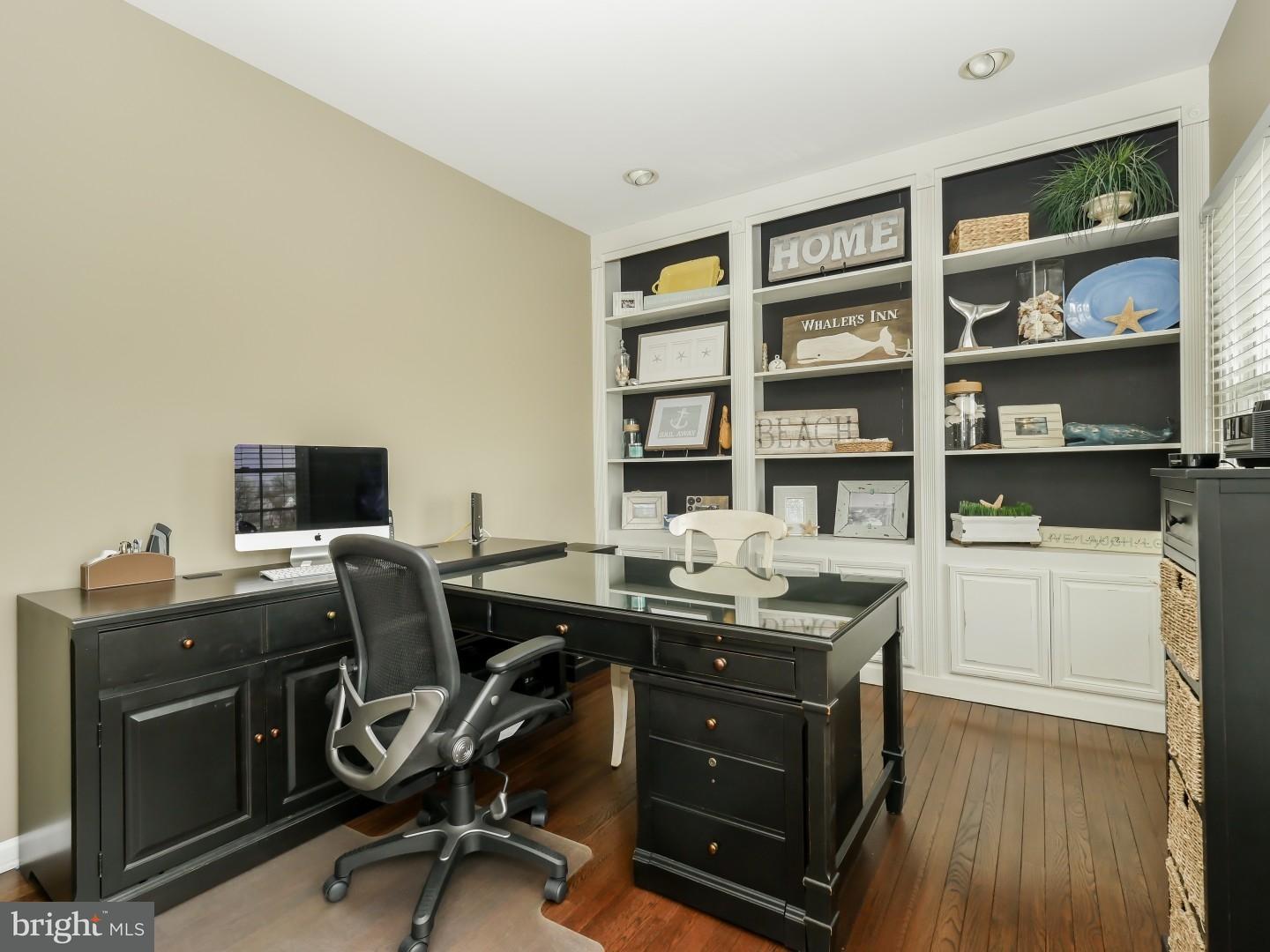 983 Countess Drive Yardley, PA 19067 - Photo 8 of 25 Library