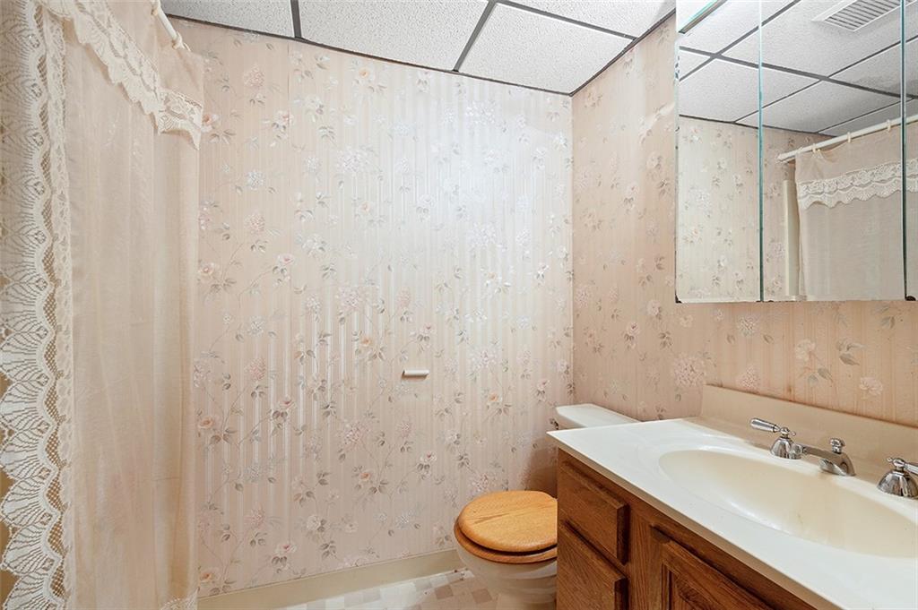 1041 Girard Road Pittsburgh, PA 15227 - Photo 17 of 23 Gallery Image 17