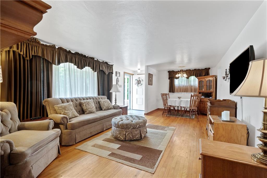 1041 Girard Road Pittsburgh, PA 15227 - Photo 4 of 23 Gallery Image 4