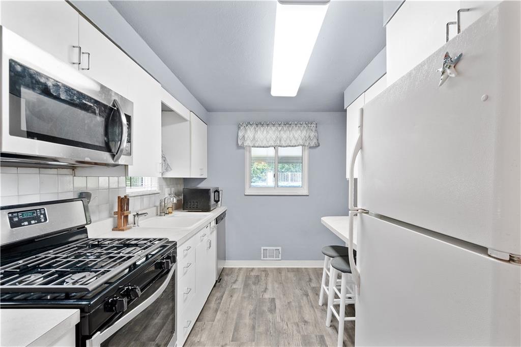 1041 Girard Road Pittsburgh, PA 15227 - Photo 8 of 23 Gallery Image 8