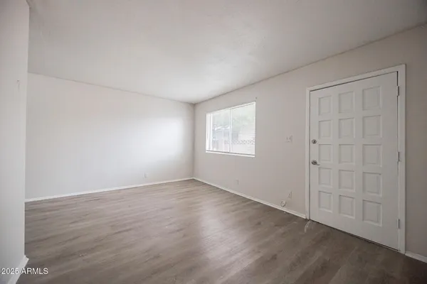 $1,095 | 2352 East Broadway Road, Unit A, Mesa, AZ 85204