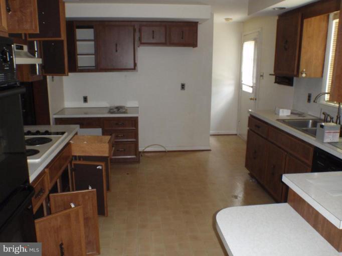 183 Co Rte 9/8 Berkeley Springs, WV 25411 - Photo 8 of 9 Kitchen