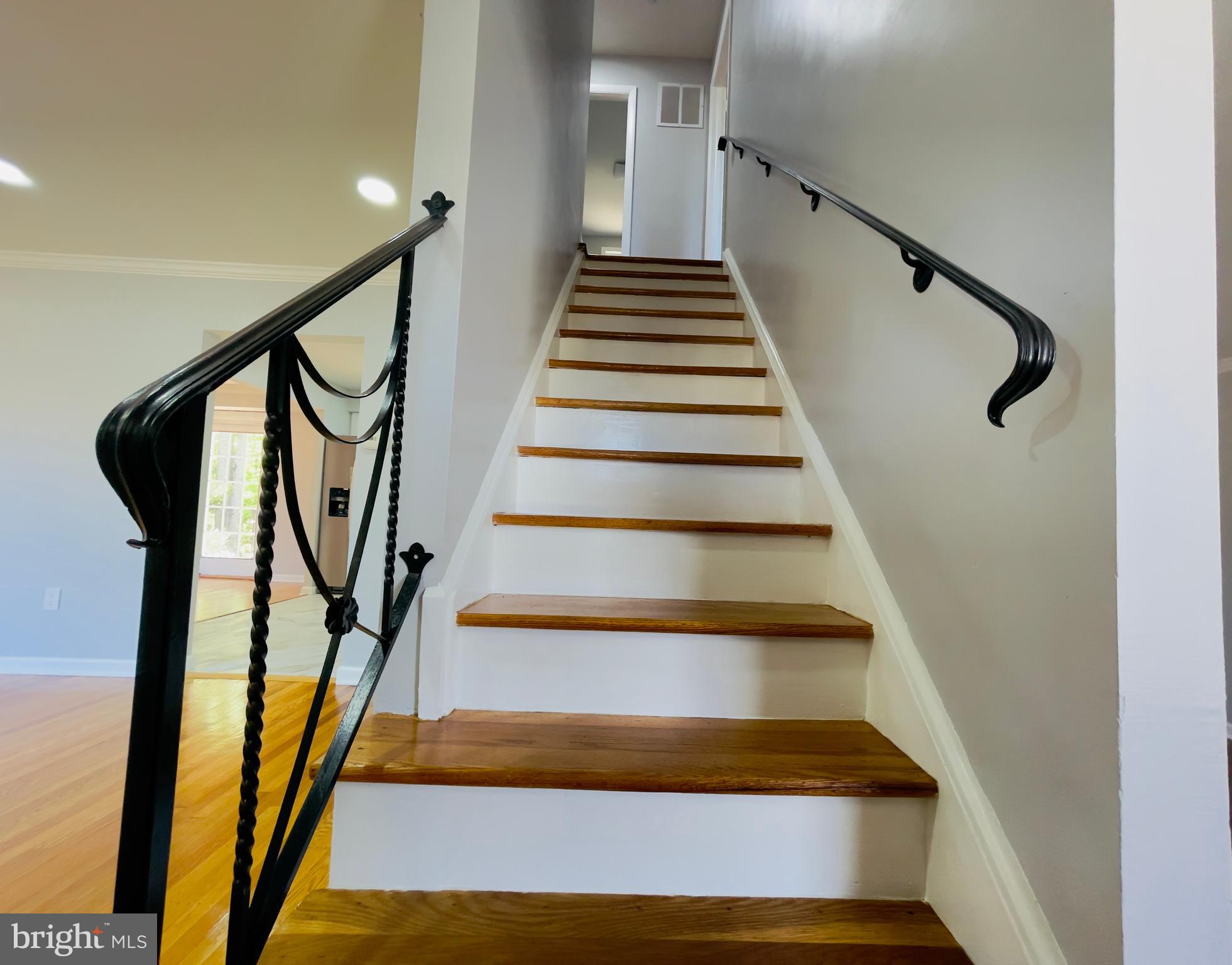 54 Saratoga Road Stratford, NJ 08084 - Photo 18 of 34 a view of entryway