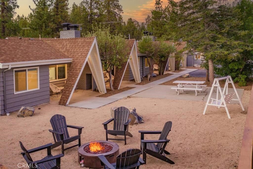 560 Edgemoor Road Big Bear Lake, CA 92315 - Photo 1 of 12 a view of a patio with table and chairs with wooden floor and fence