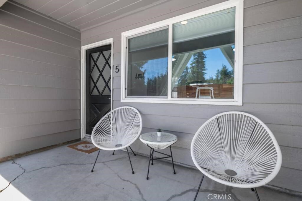 560 Edgemoor Road Big Bear Lake, CA 92315 - Photo 4 of 12 a view of a room that has a table and chair