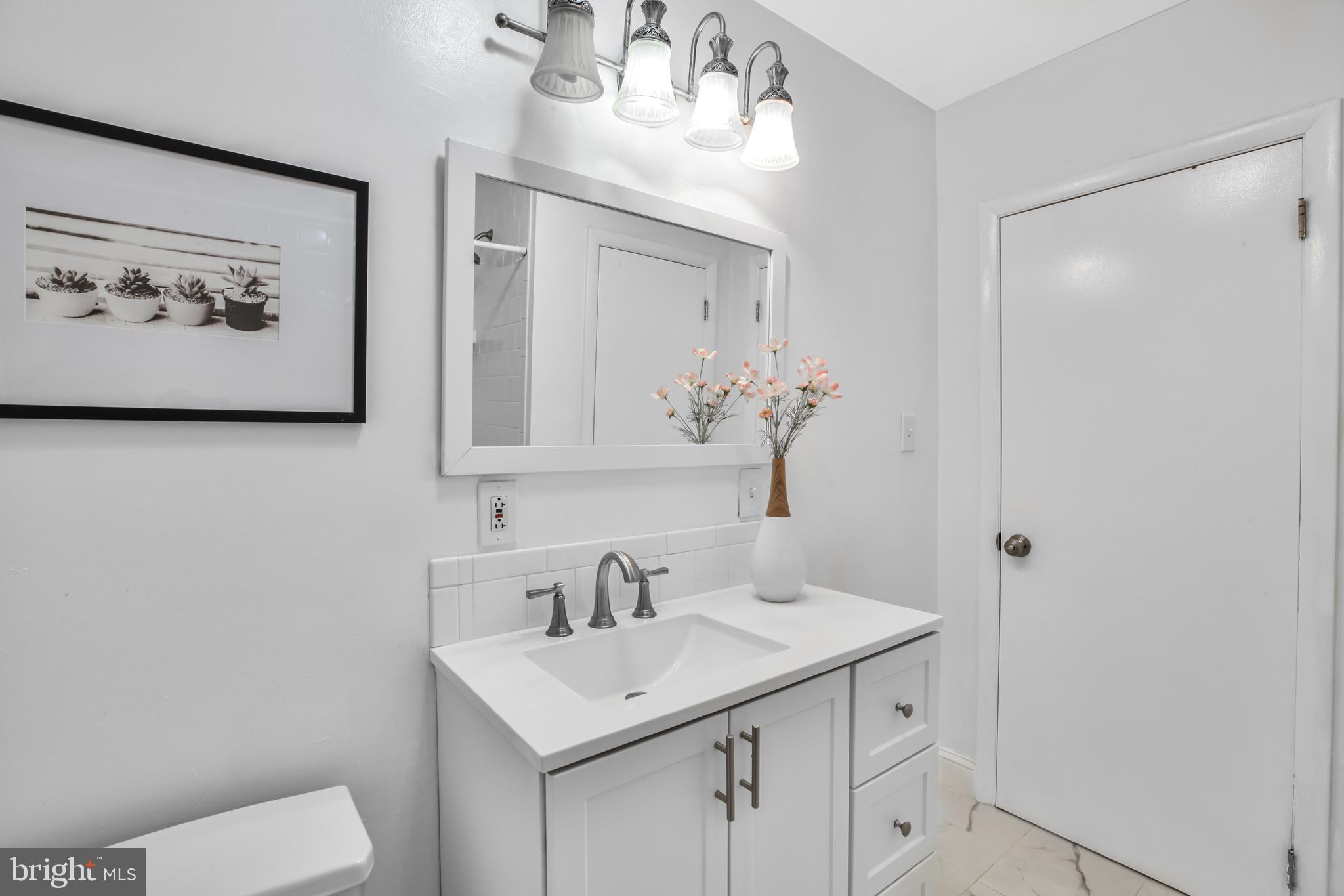 430 Richey Avenue, Unit 2B Oaklyn, NJ 08107 - Photo 11 of 15 Main bathroom