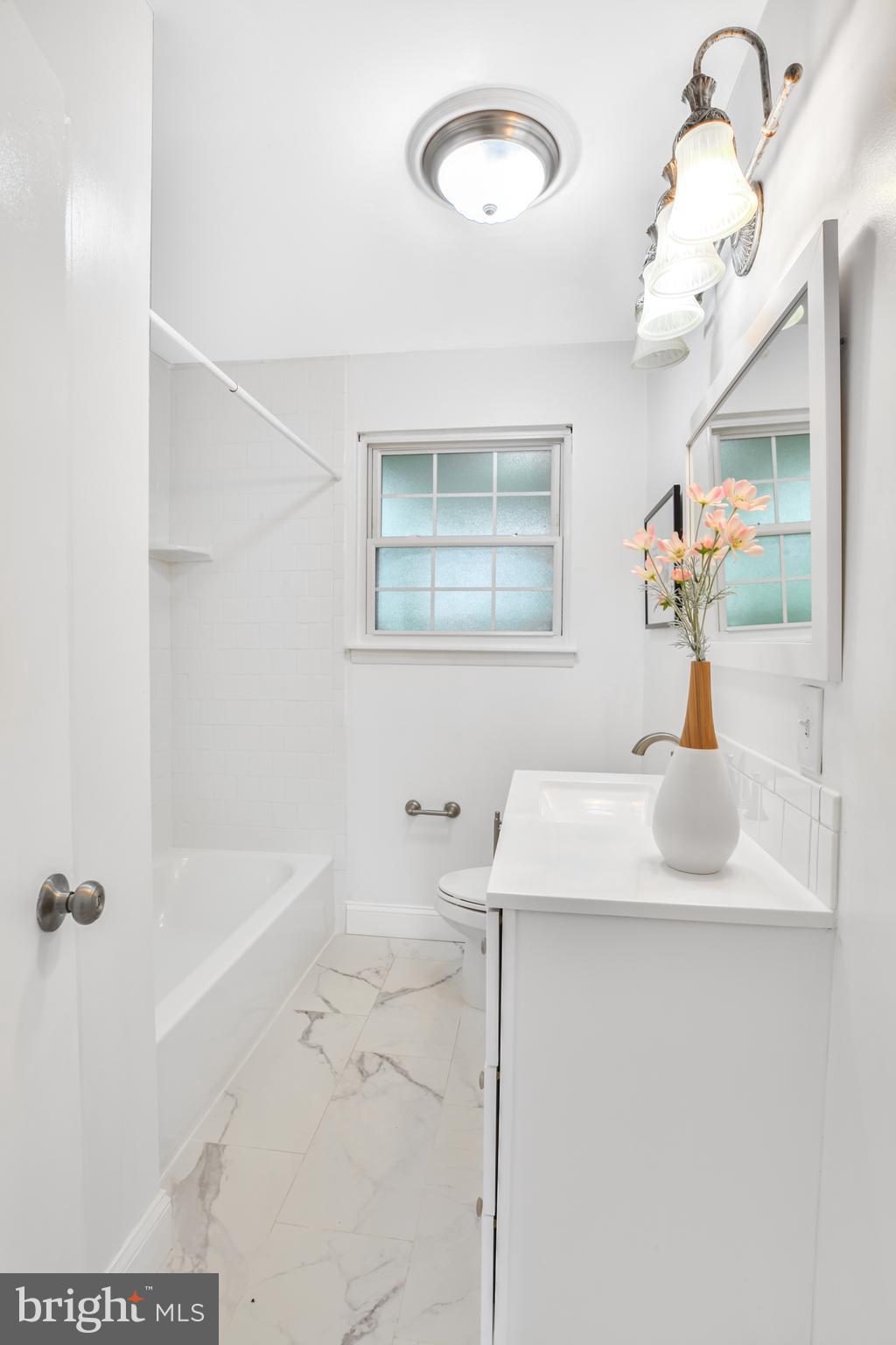 430 Richey Avenue, Unit 2B Oaklyn, NJ 08107 - Photo 10 of 15 Main bathroom