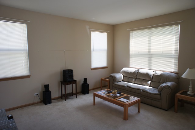 729 Periwinkle Lane Aurora, IL 60504 - Photo 5 of 15 a living room with furniture and a window