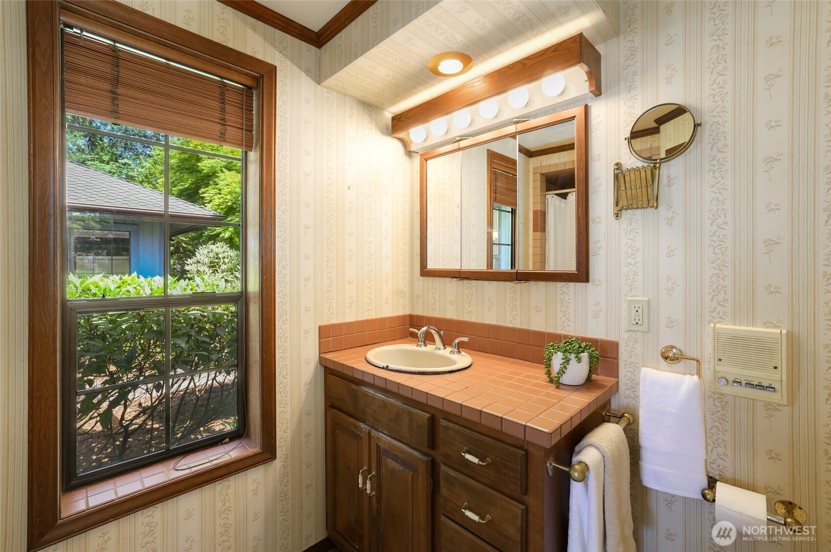 8041 Zangle Road Northeast Olympia, WA 98506 - Photo 11 of 40 Gallery Image 11