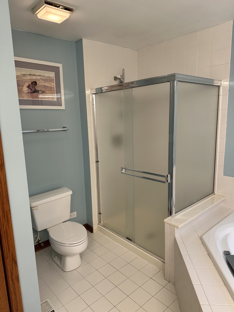 1592 Wakefield Court Mundelein, IL 60060 - Photo 14 of 25 a bathroom with a toilet and a shower