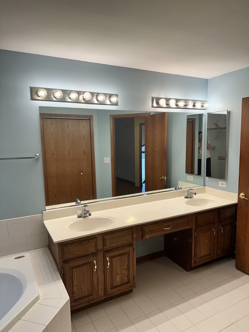 1592 Wakefield Court Mundelein, IL 60060 - Photo 15 of 25 a spacious bathroom with a double vanity sink mirror and double