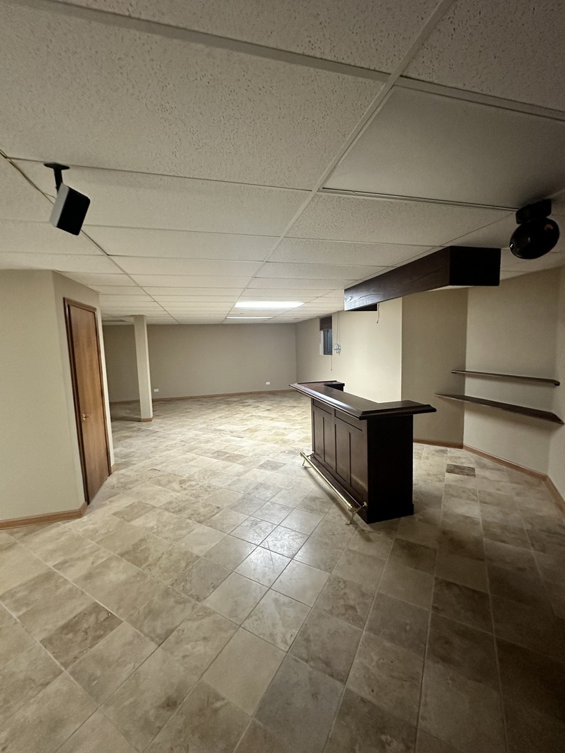 1592 Wakefield Court Mundelein, IL 60060 - Photo 22 of 25 a view of an empty room