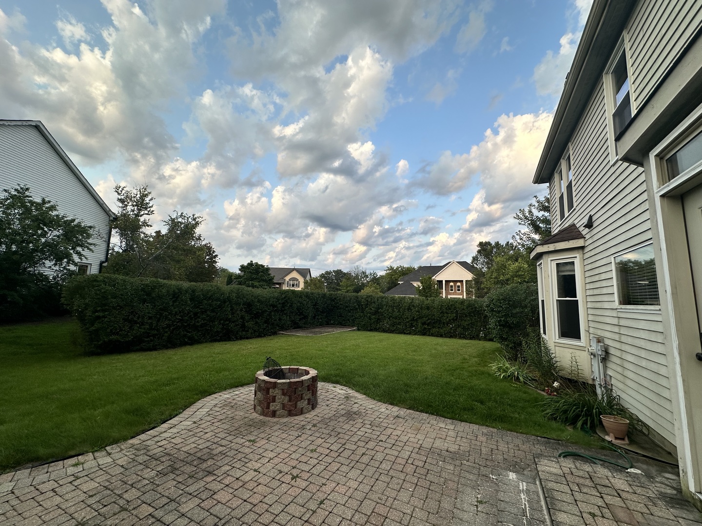 1592 Wakefield Court Mundelein, IL 60060 - Photo 25 of 25 a view of a garden with potted plants