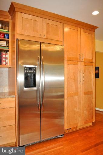 12101 Gold Ribbon Way Columbia, MD 21044 - Photo 15 of 29 Lots of storage in this kitchen!