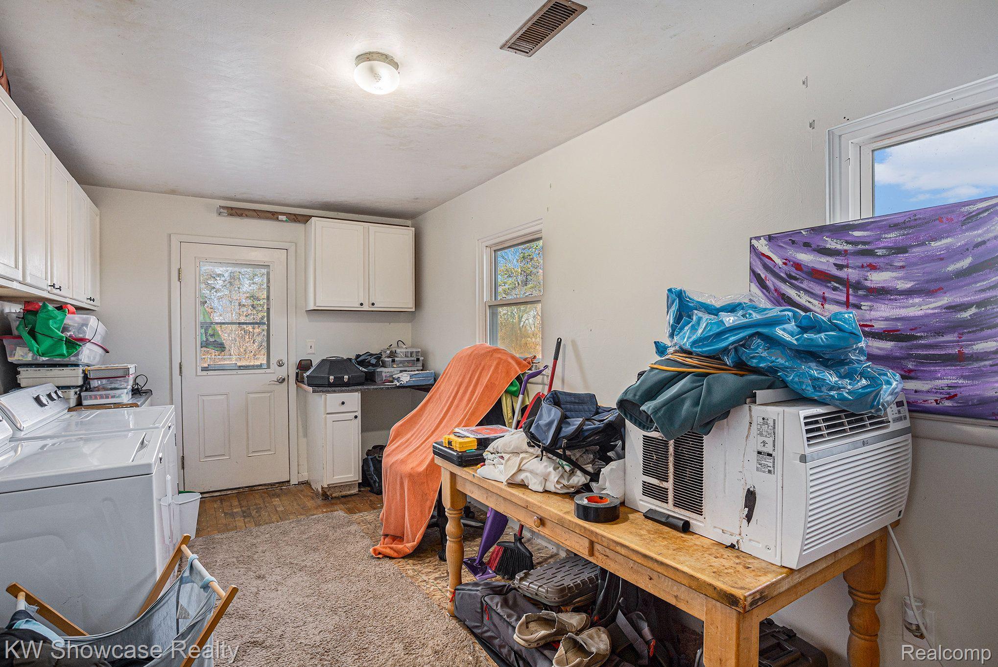 491 East Parish Road Kawkawlin, MI 48631 - Photo 20 of 32 mud room