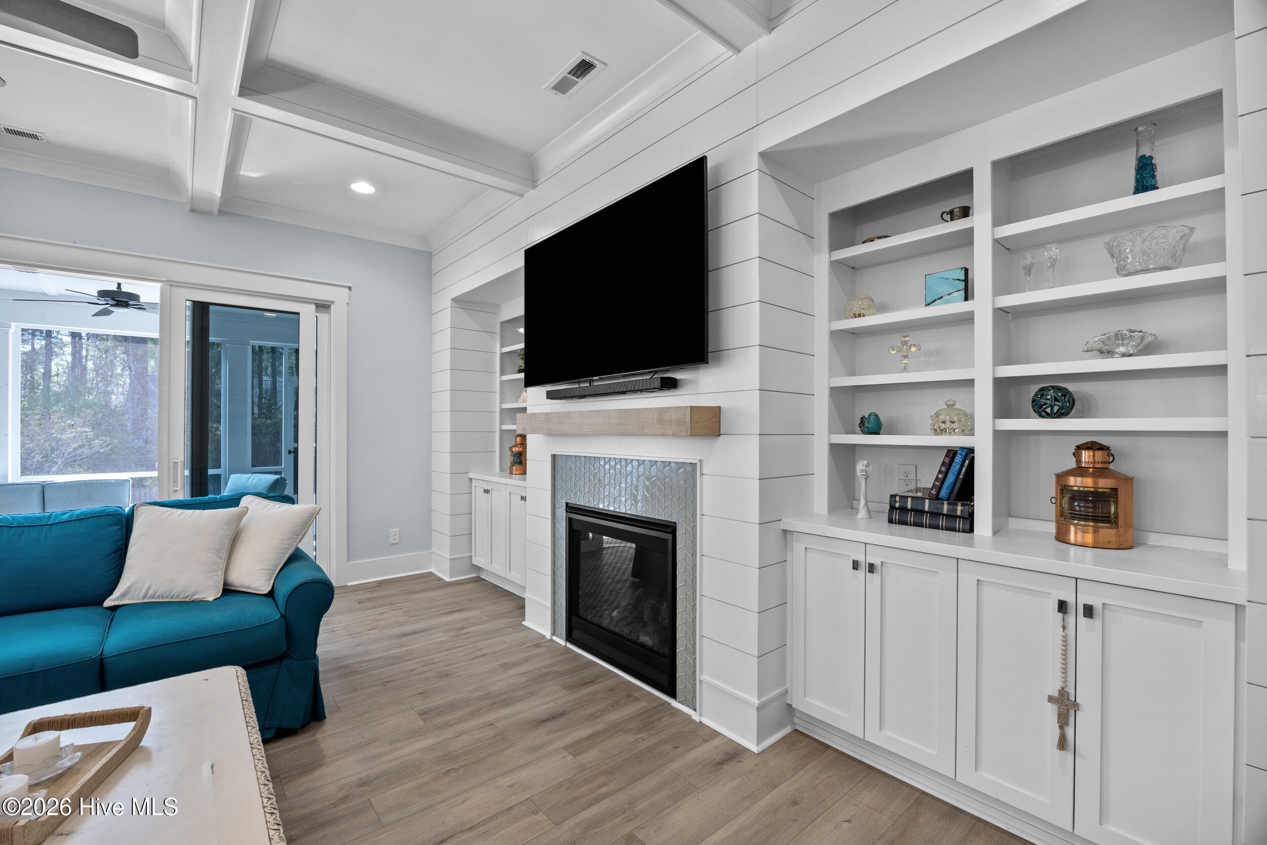 126 Jackline Drive Hampstead, NC 28443 - Photo 25 of 73 33_living room