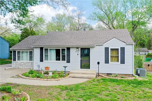 $300,000 | 7709 Robinson Street, Overland Park, KS 66204