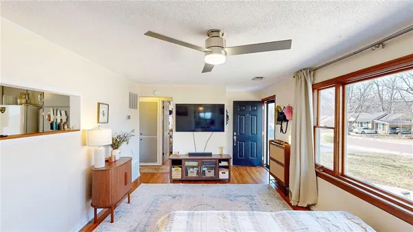 $300,000 | 7709 Robinson Street, Overland Park, KS 66204