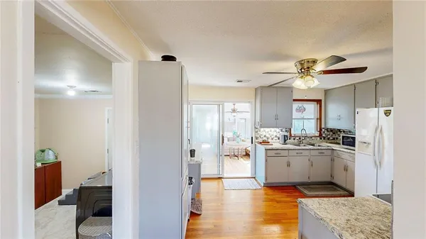 $300,000 | 7709 Robinson Street, Overland Park, KS 66204