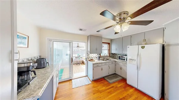 $300,000 | 7709 Robinson Street, Overland Park, KS 66204