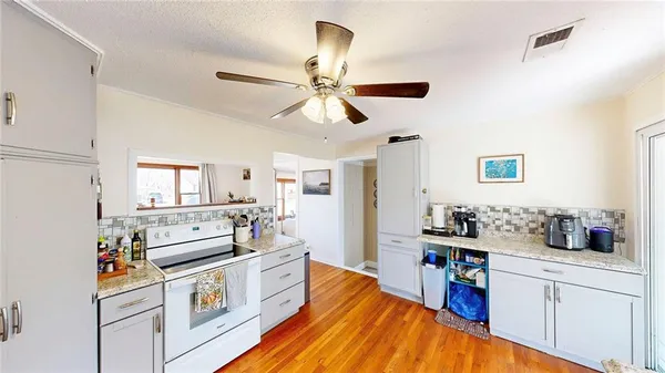 $300,000 | 7709 Robinson Street, Overland Park, KS 66204