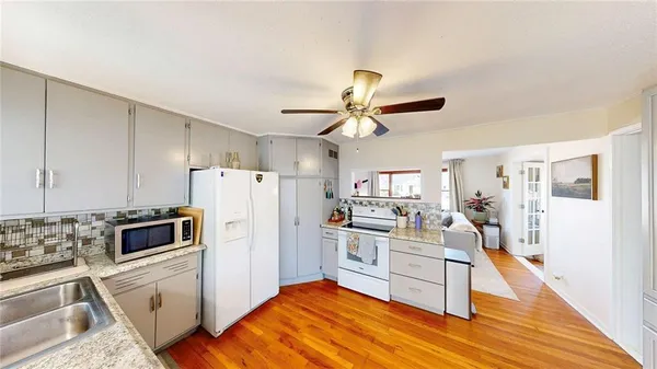 $300,000 | 7709 Robinson Street, Overland Park, KS 66204