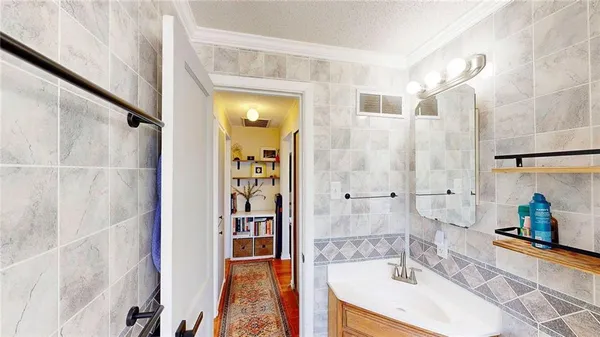 $300,000 | 7709 Robinson Street, Overland Park, KS 66204