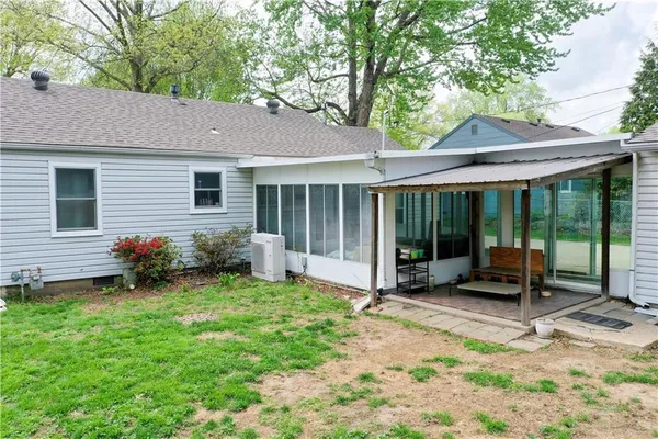 $300,000 | 7709 Robinson Street, Overland Park, KS 66204