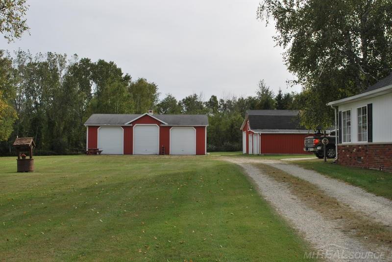 6450 Townsend Road Lexington, MI 48450 - Photo 3 of 11 31267609-2.JPG