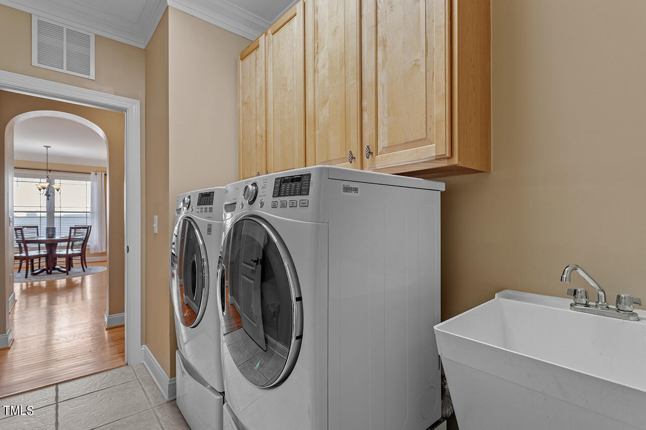 102 Juliet Circle Cary, NC 27513 - Photo 37 of 42 a utility room with dryer and washer