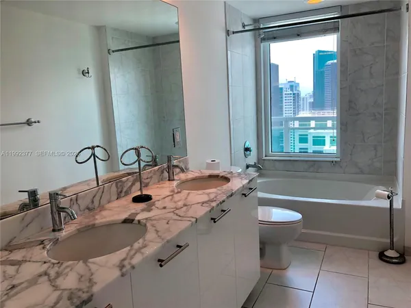 $3,350 | 951 Brickell Avenue, Unit 3900, Miami, FL 33131