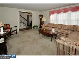 232 Surrey Road Warminster, PA 18974 - Photo 2 of 12 Living Room