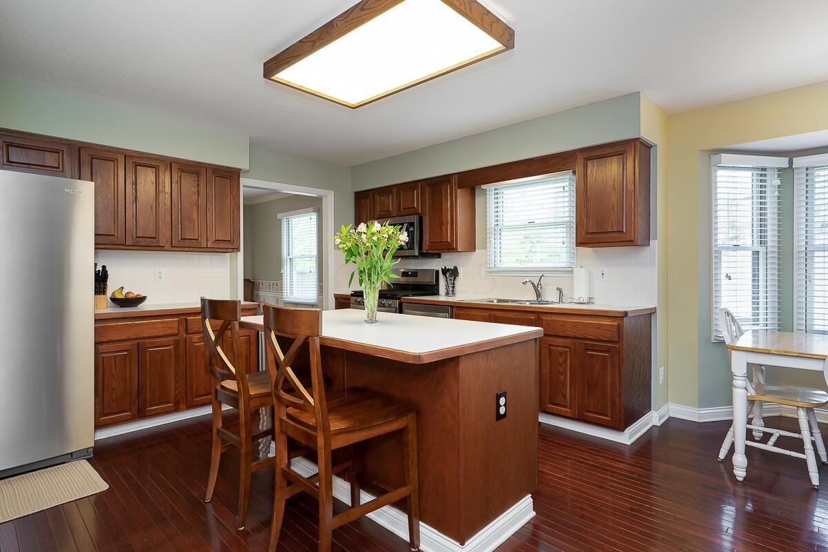 5576 Longrifle Road Westerville, OH 43081 - Photo 7 of 27 Kitchen w/Center Island