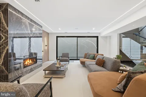 $5,695,888 | 6519 Brawner Street, McLean, VA 22101
