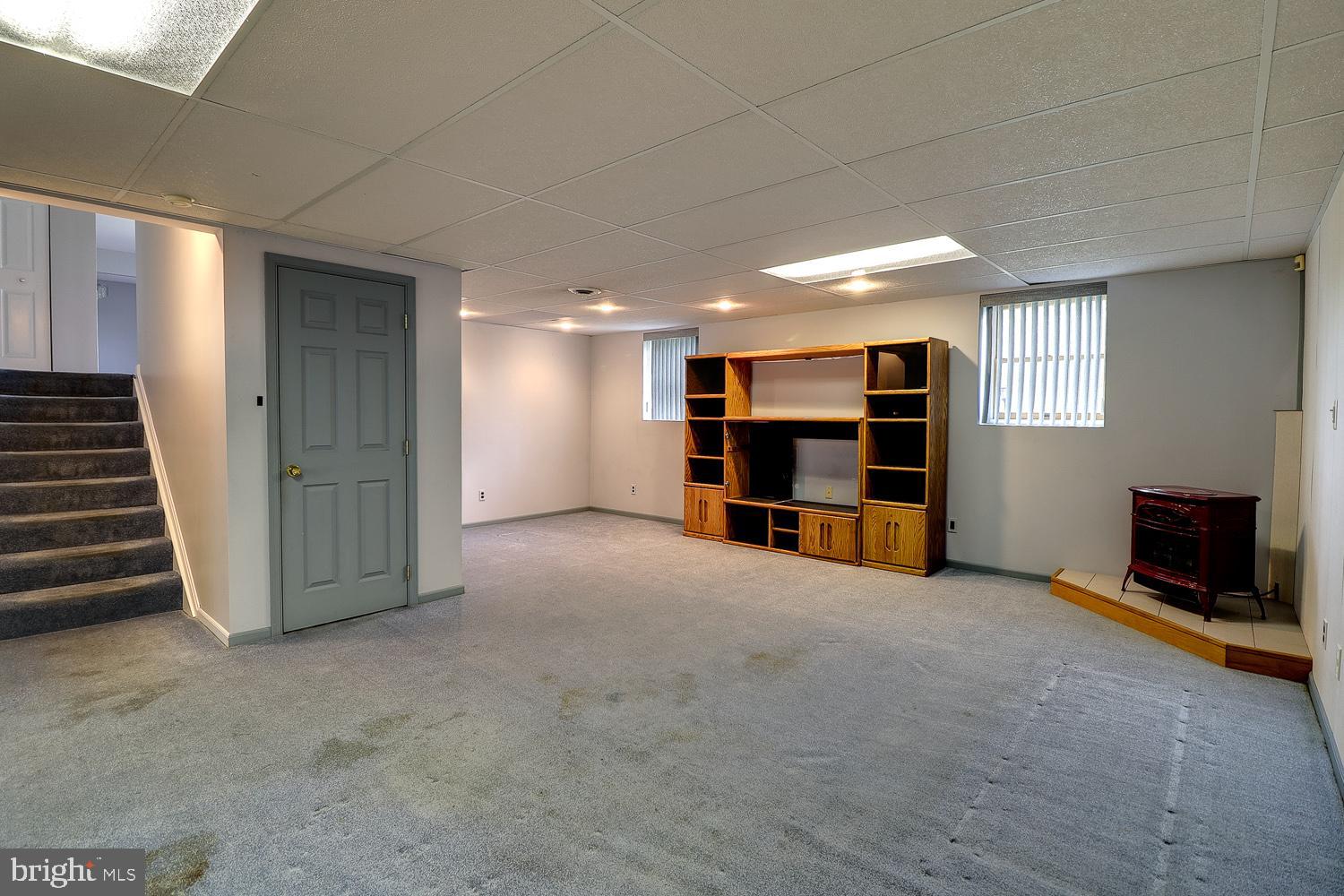 966 Bird River Beach Road Baltimore, MD 21220 - Photo 21 of 51 Family Room Offers - Propane Ventless Stove