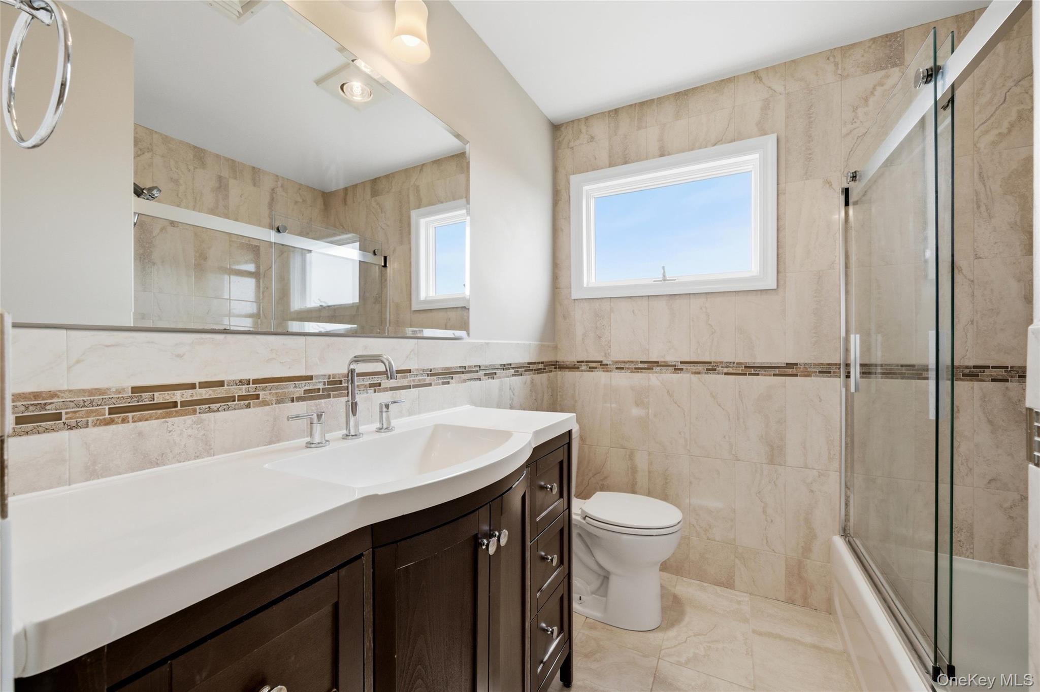 184 Inlet Drive Lindenhurst, NY 11757 - Photo 13 of 32