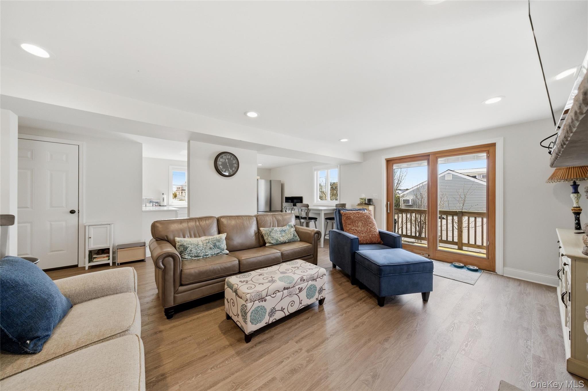 184 Inlet Drive Lindenhurst, NY 11757 - Photo 16 of 32